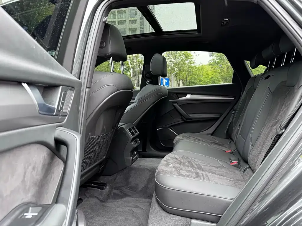 Audi Q5L Sportback — фото 4