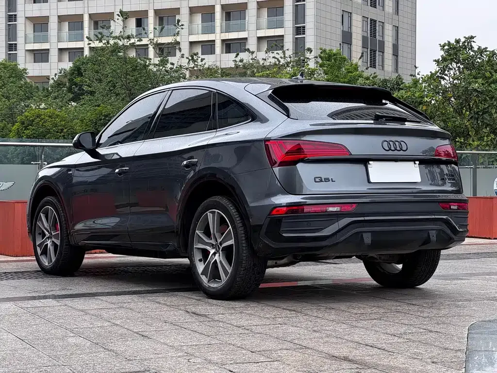 Audi Q5L Sportback — фото 9