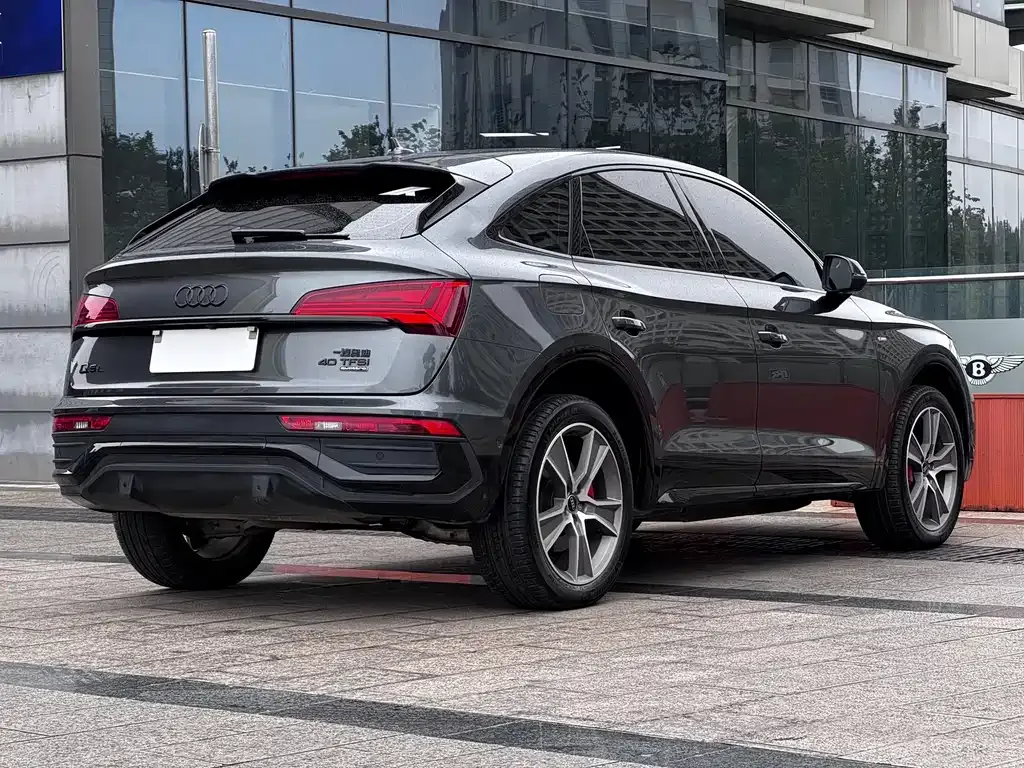 Audi Q5L Sportback — фото 8