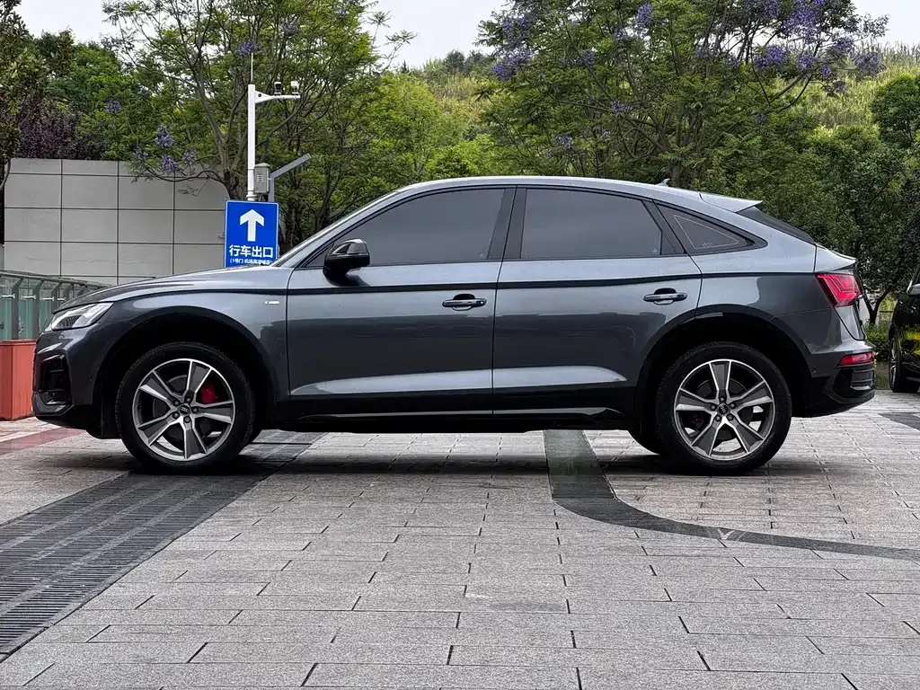 Audi Q5L Sportback — фото 5