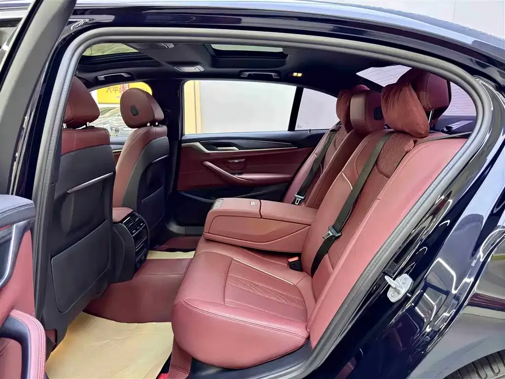 BMW 5 Series — фото 10