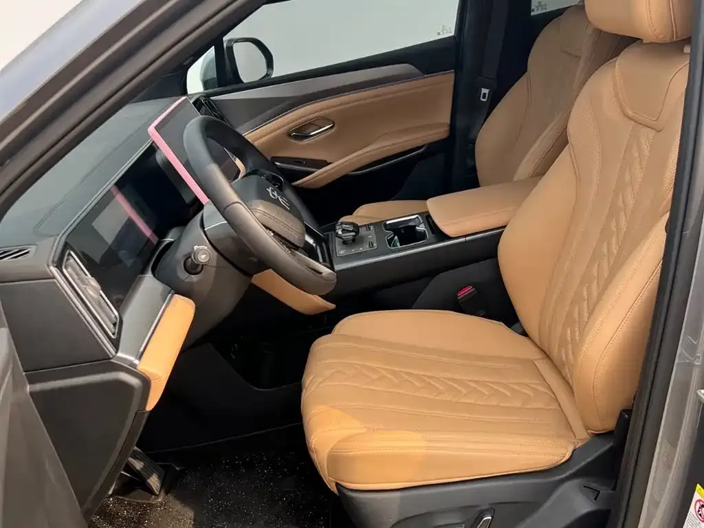 BYD L DM-i — фото 8