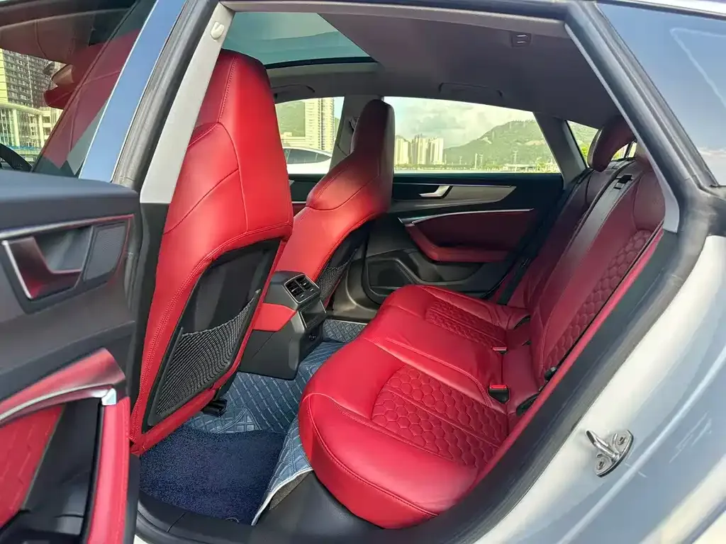 Audi A7 2021 из CN, фото 3