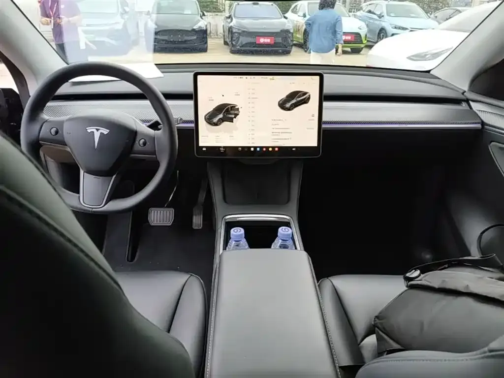 Tesla Model Y — фото 8