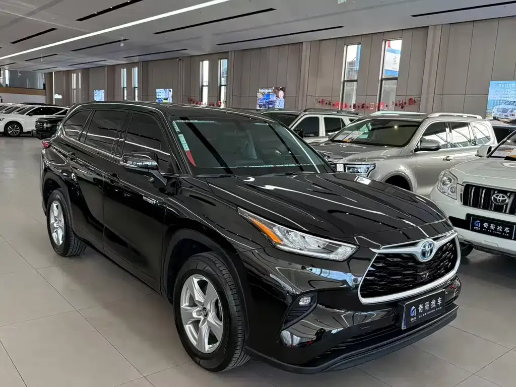 Toyota Highlander — фото 1