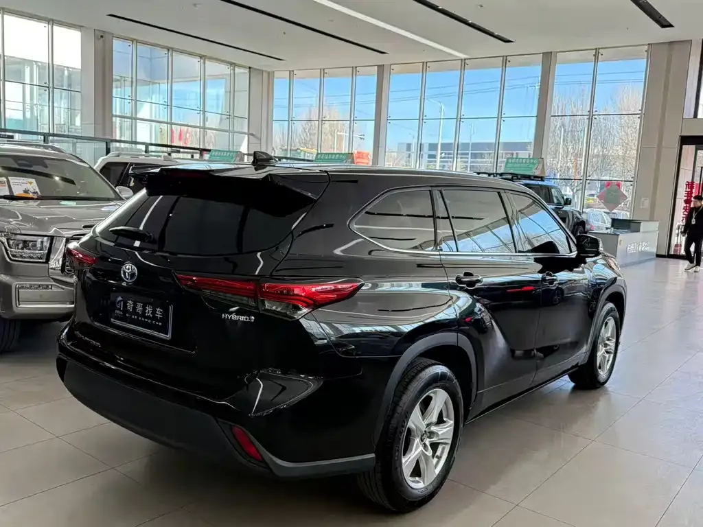 Toyota Highlander — фото 8