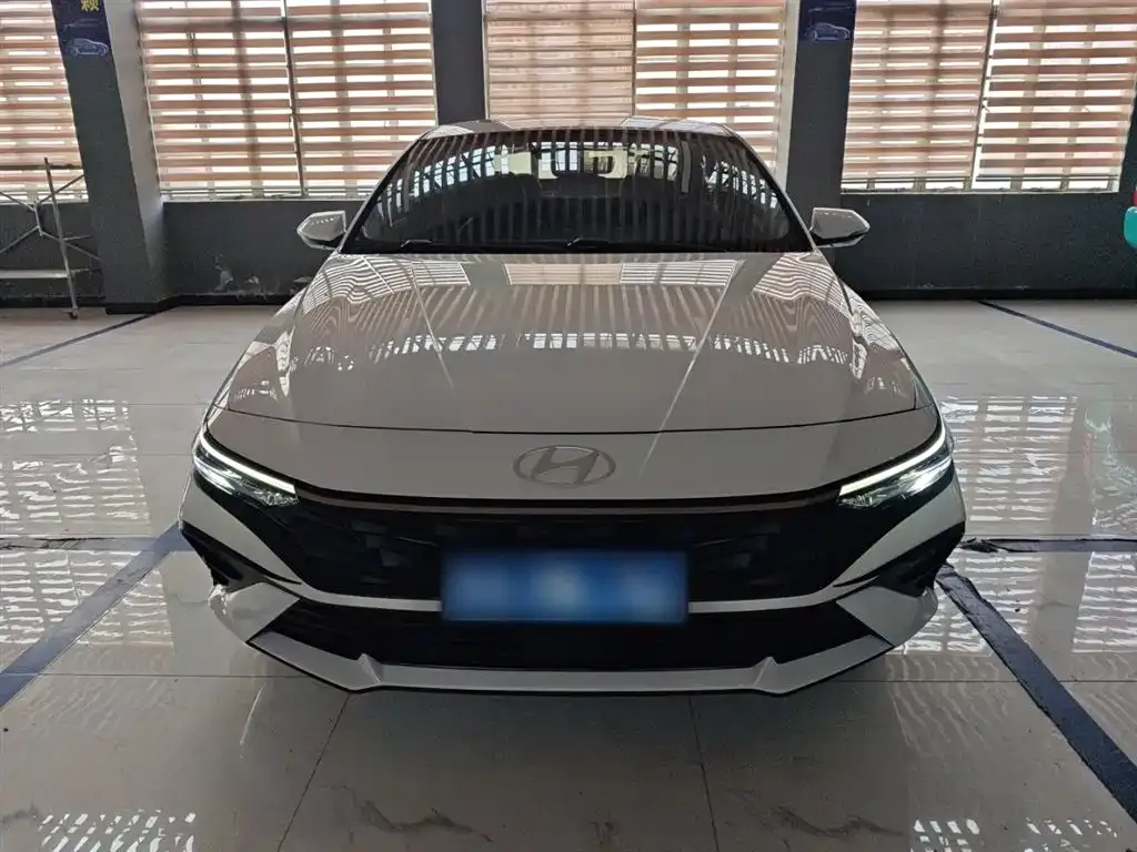 Hyundai Elantra — фото 10