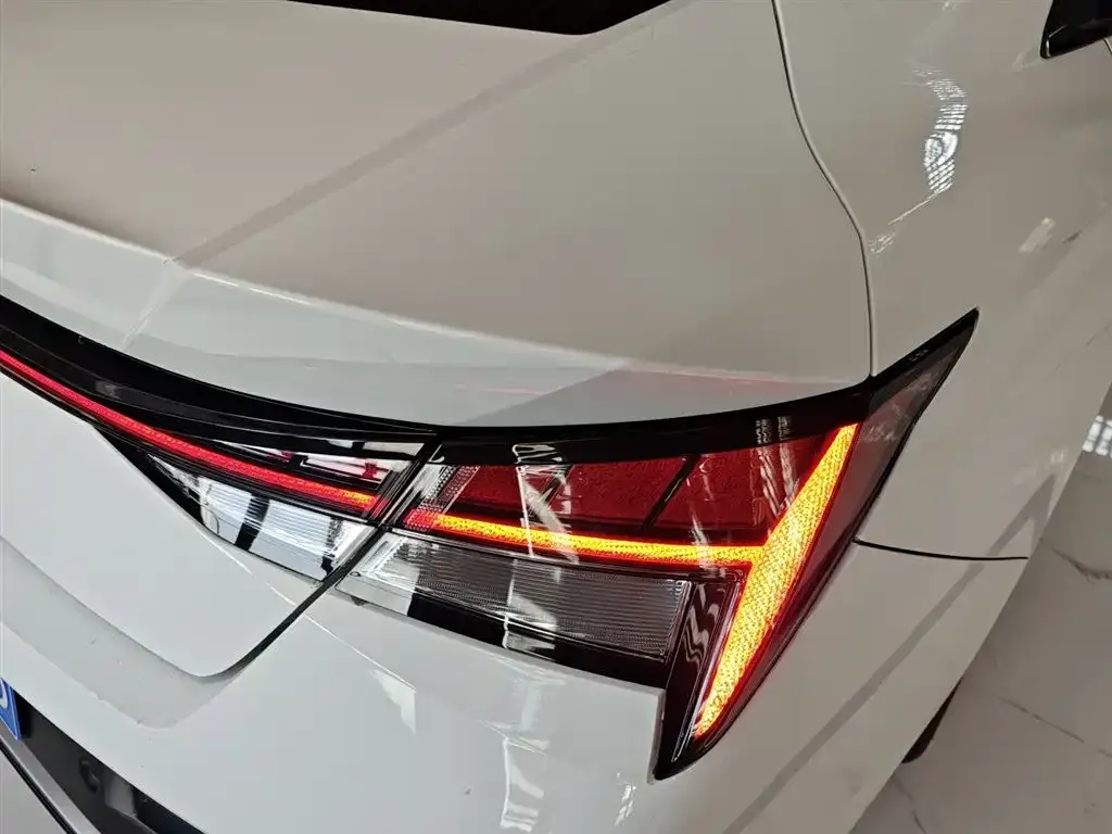 Hyundai Elantra — фото 4