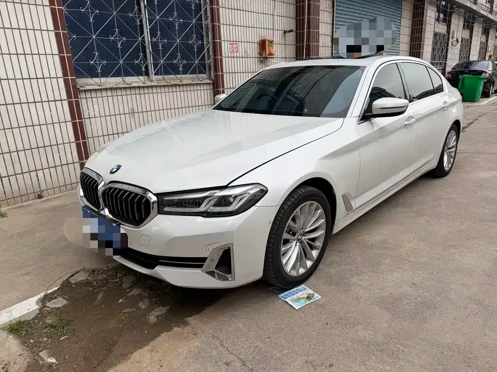 BMW 5 Series — фото 1