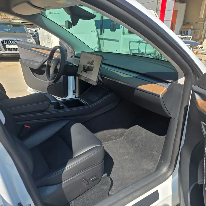 Tesla Model Y — фото 2