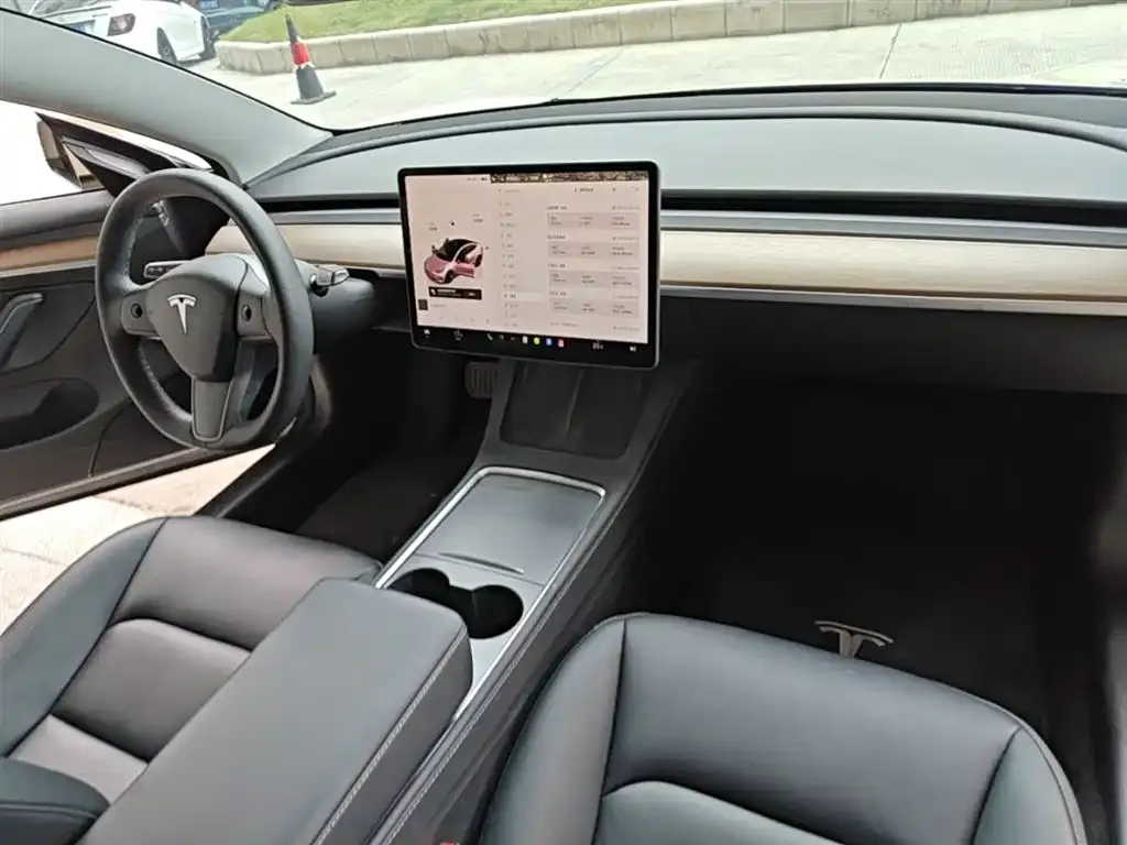 Tesla Model 3 — фото 10