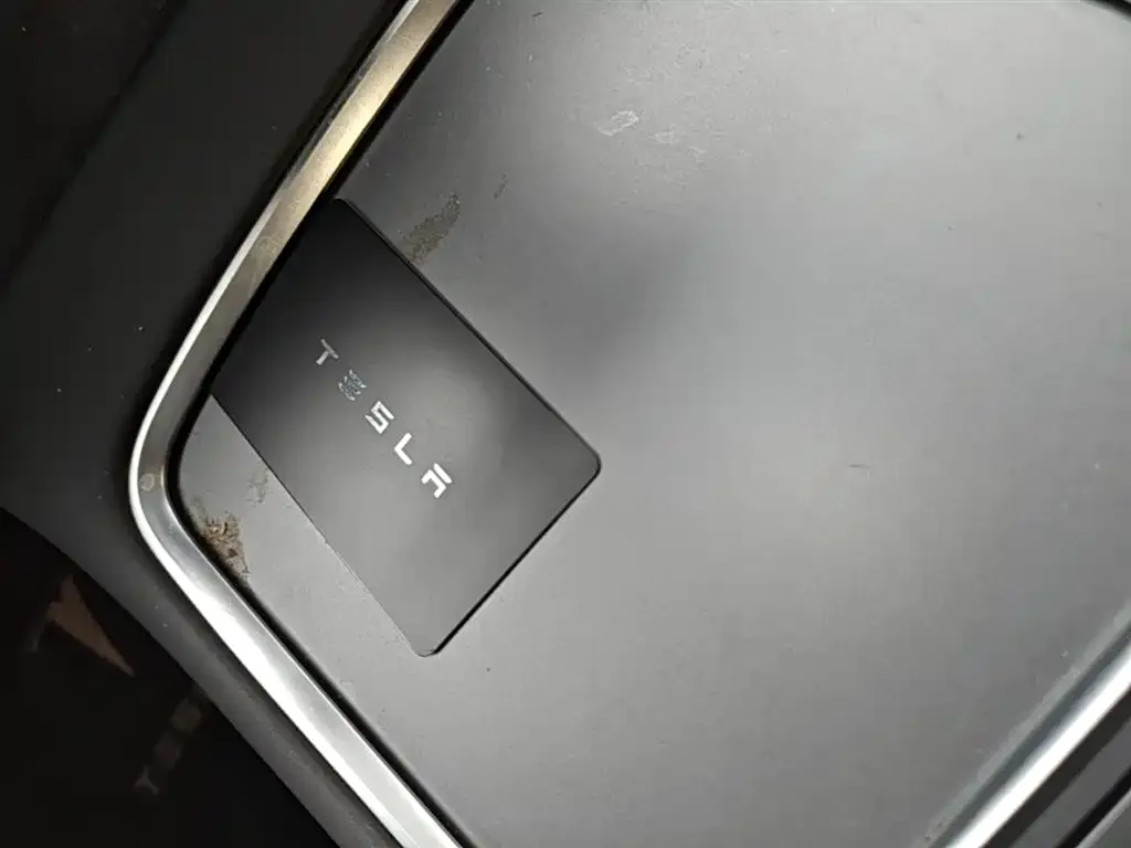 Tesla Model 3 — фото 2