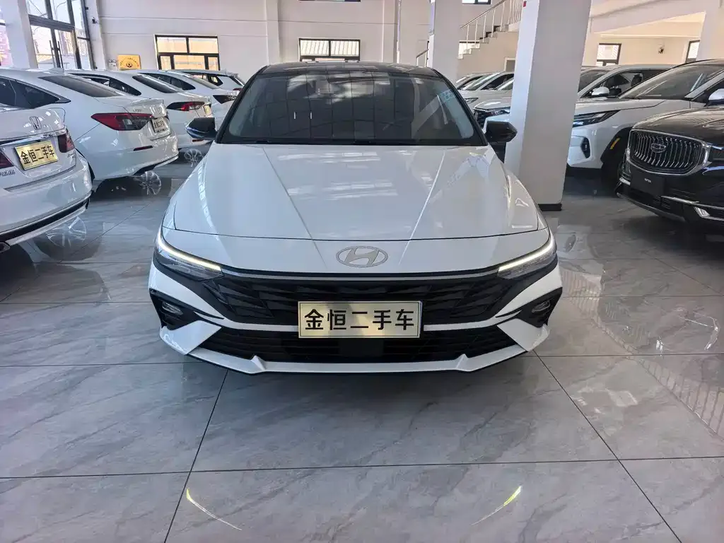 Hyundai Elantra — фото 10