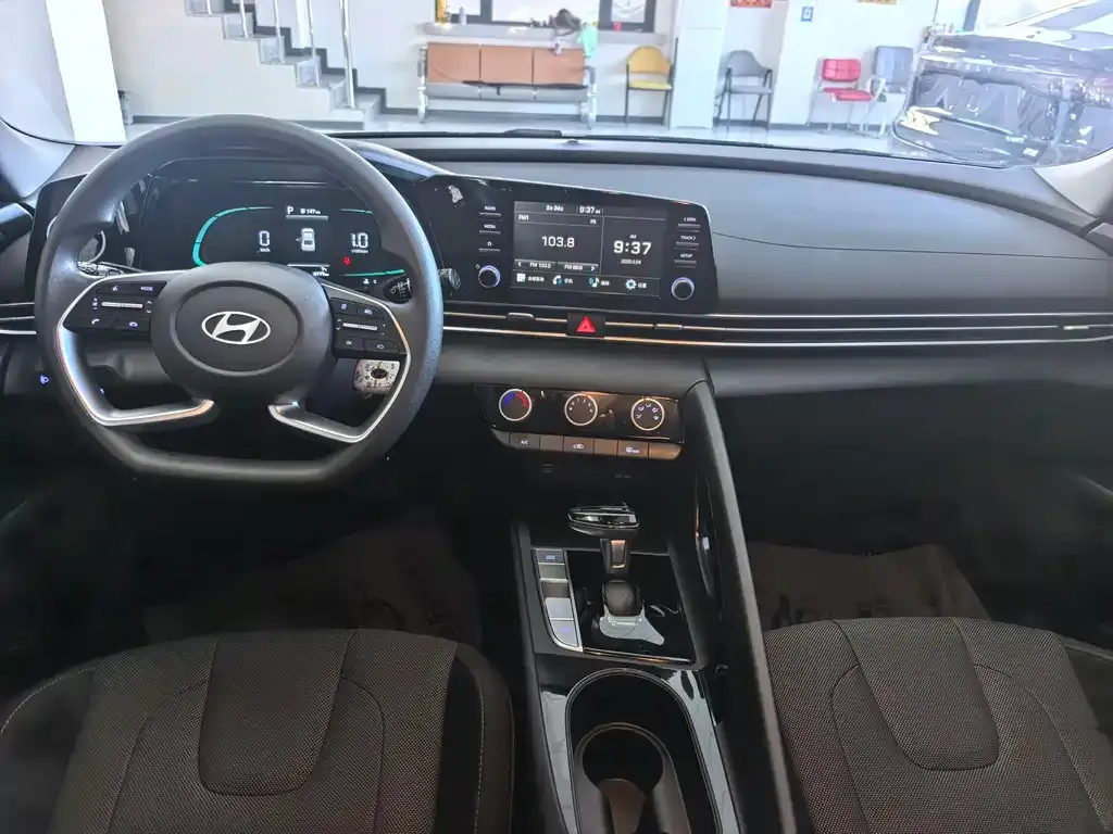 Hyundai Elantra — фото 8