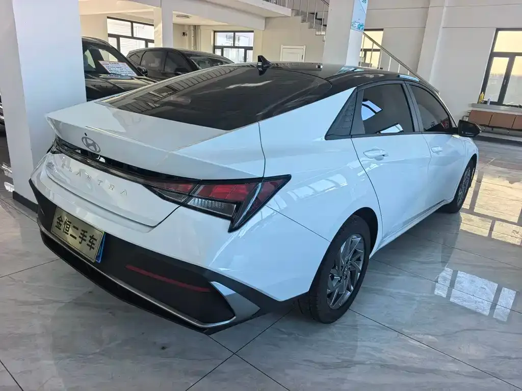 Hyundai Elantra — фото 9