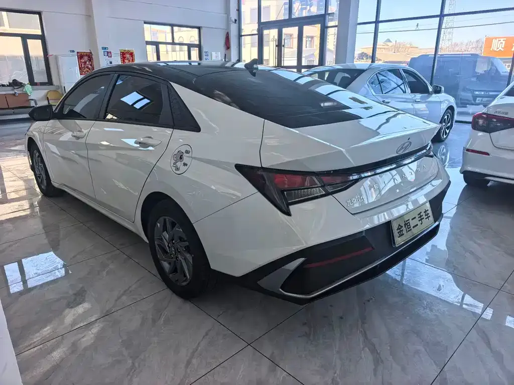 Hyundai Elantra — фото 3
