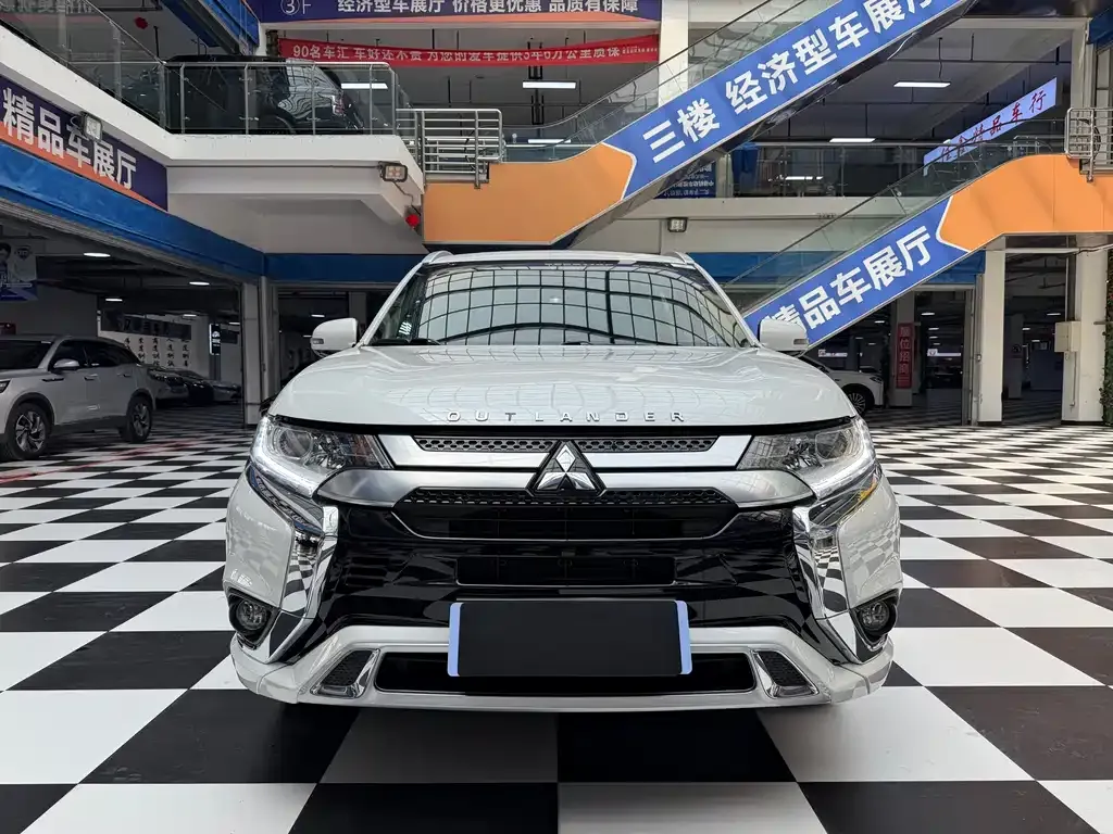 Mitsubishi Outlander — фото 2