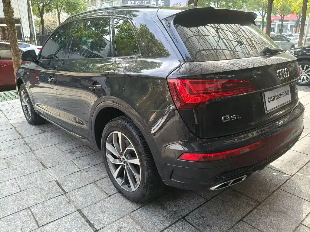 Audi Q5L — фото 10