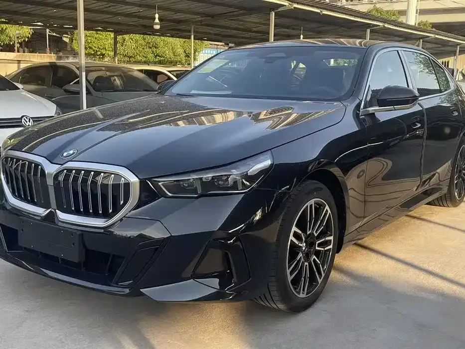 BMW 5 Series — фото 1