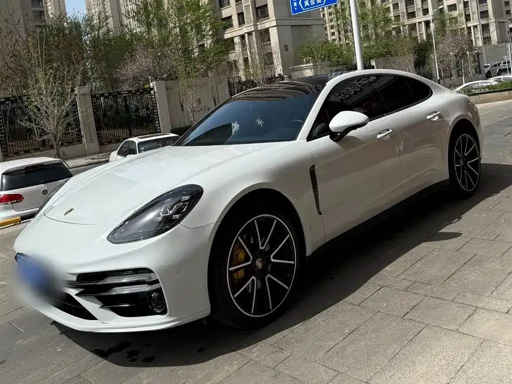 Porsche Panamera — фото 1
