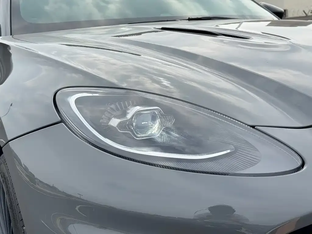 Aston Martin DBX 2026 из CN, фото 3