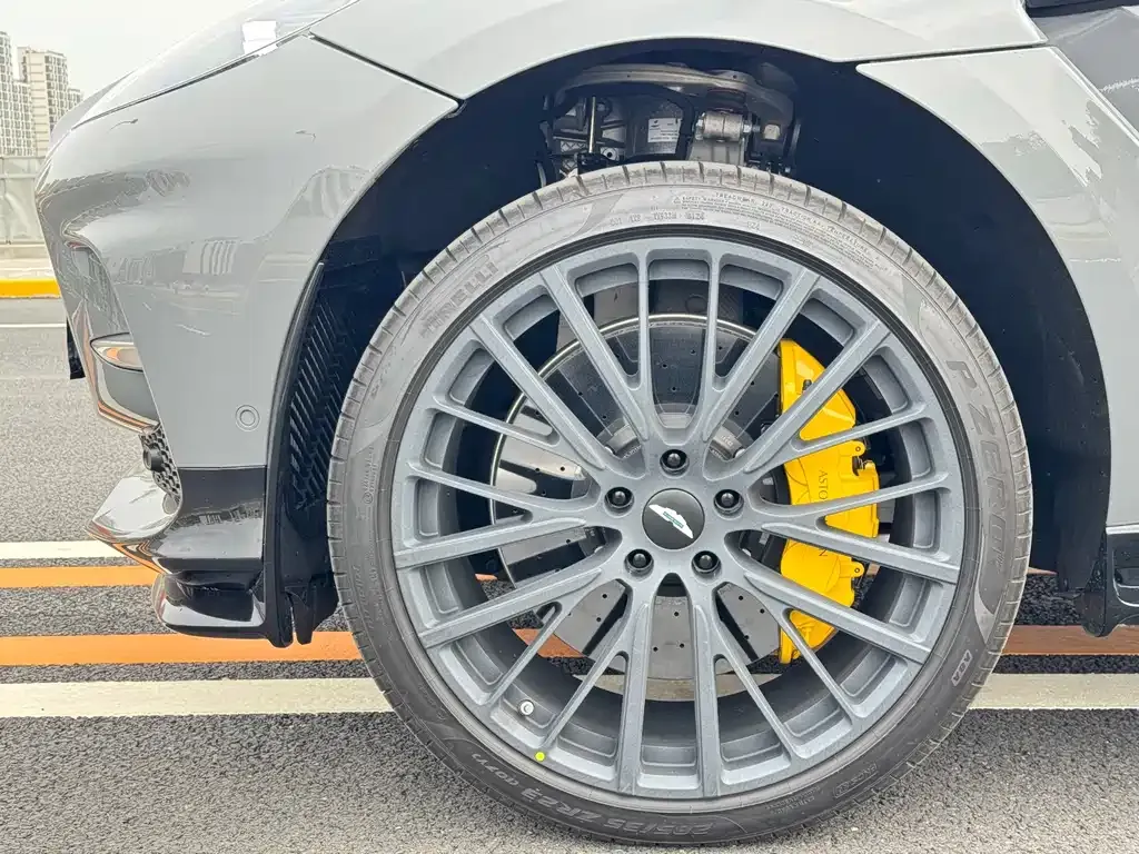 Aston Martin DBX 2026 из CN, фото 6