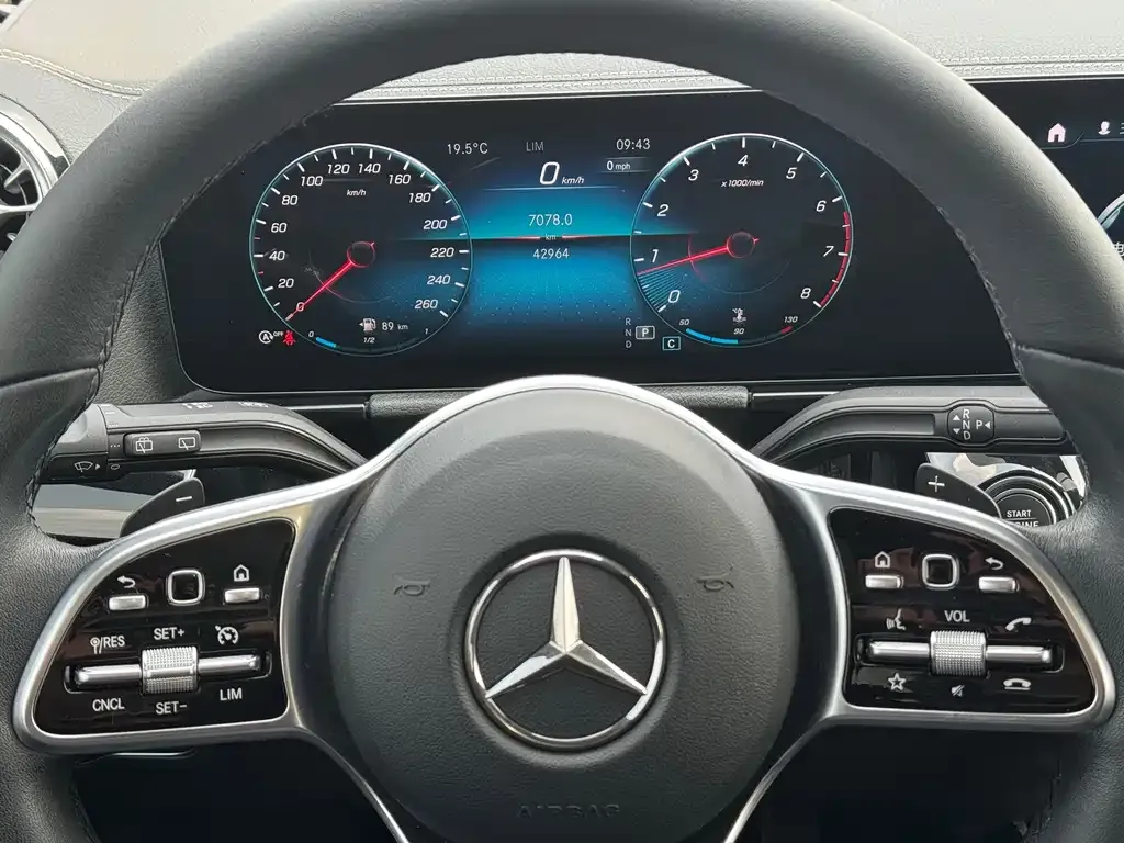 Mercedes-Benz GLA — фото 10