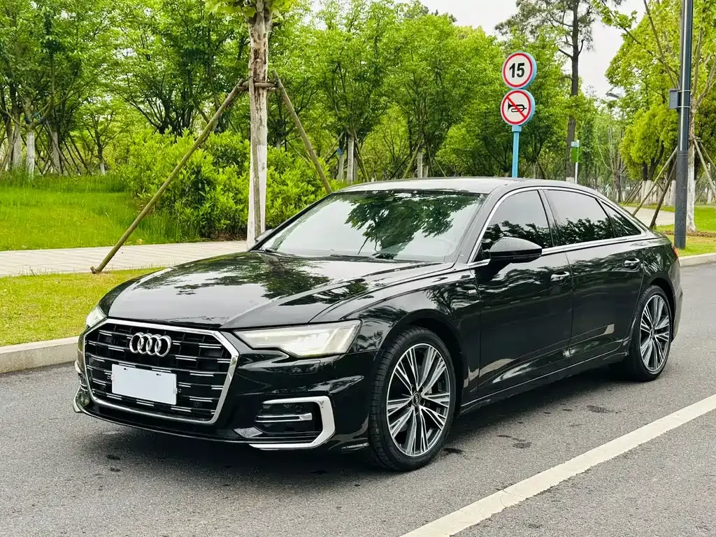 Audi A6L — фото 1