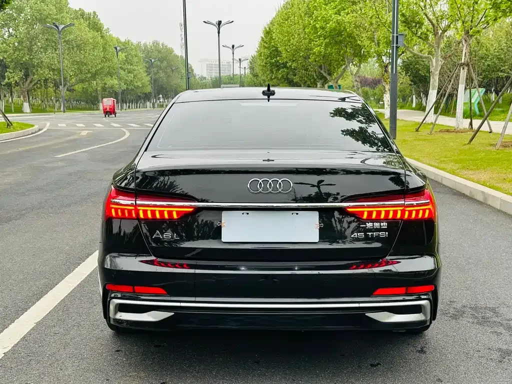 Audi A6L — фото 9