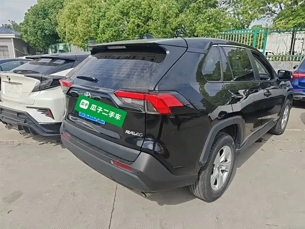 Toyota RAV4 2023 из CN, фото 7