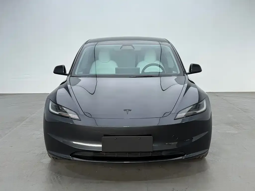 Tesla Model 3 — фото 10