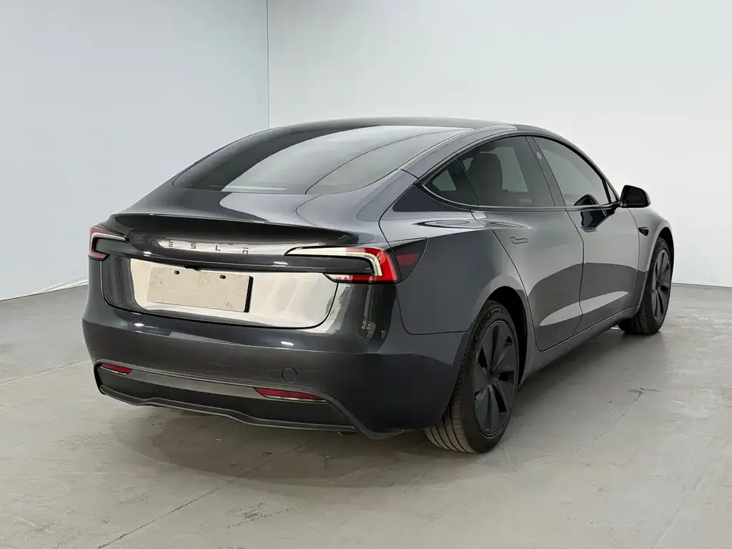 Tesla Model 3 — фото 2