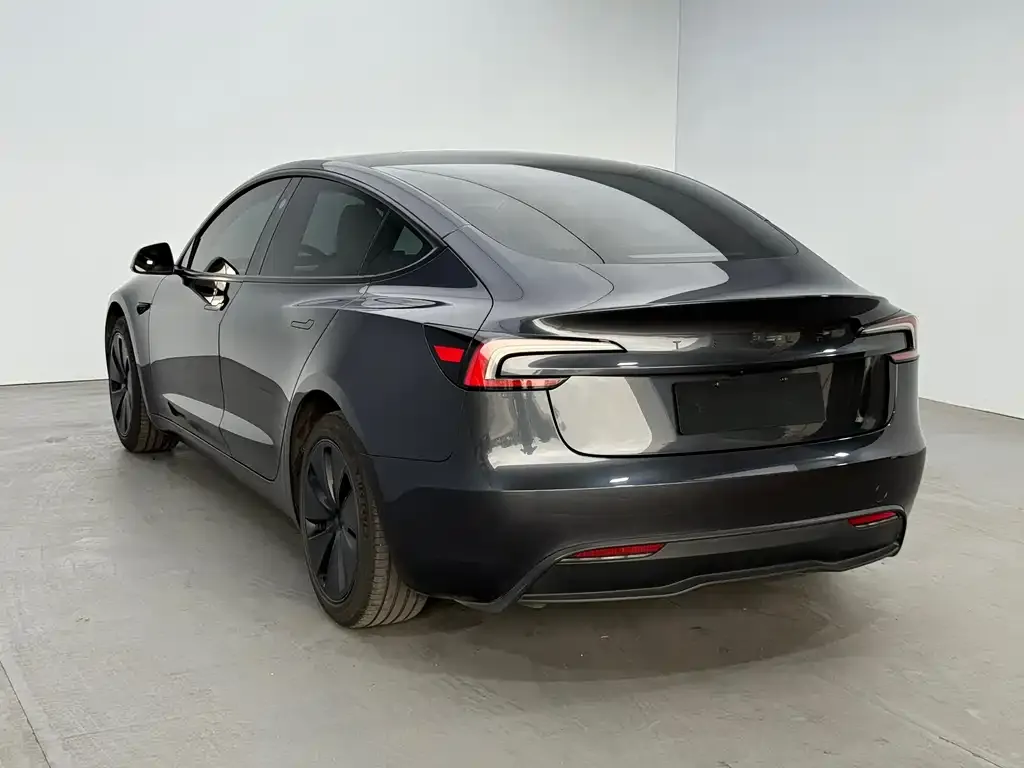 Tesla Model 3 — фото 4