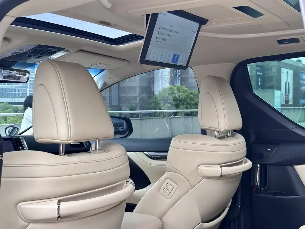 Toyota Alphard — фото 7