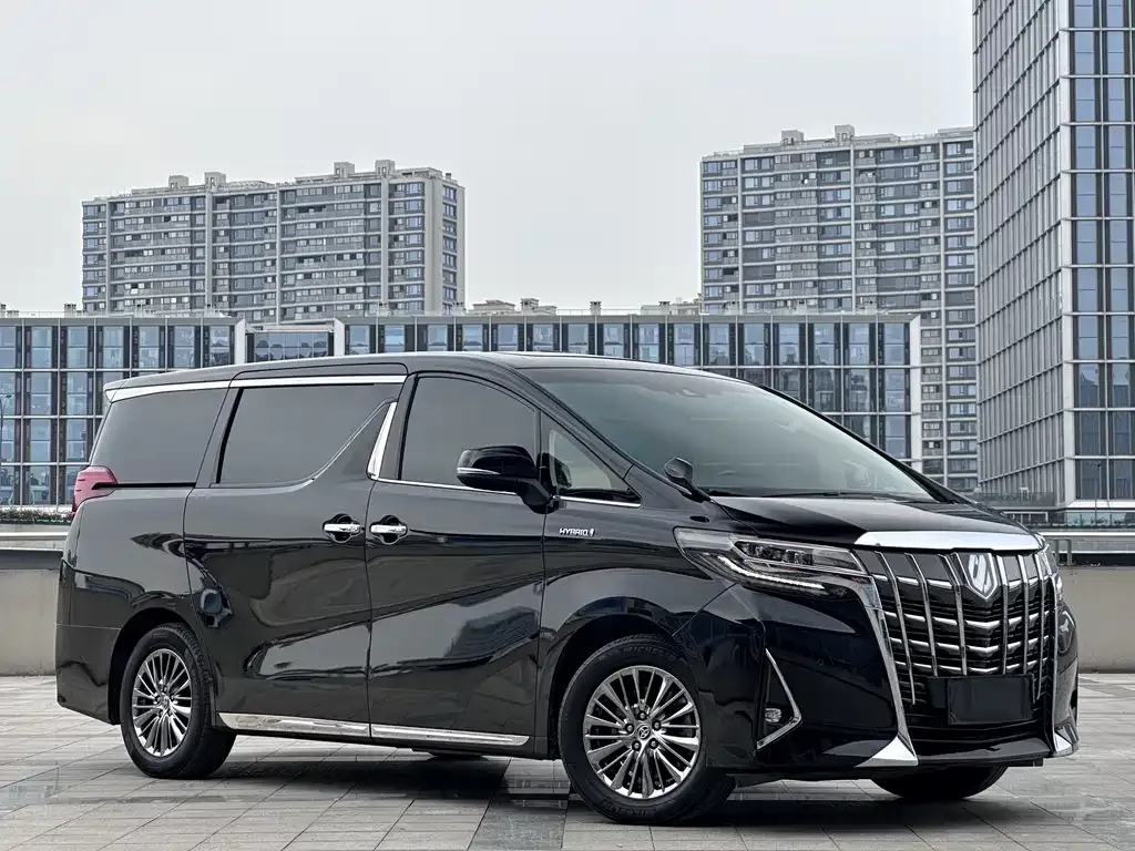 Toyota Alphard — фото 9