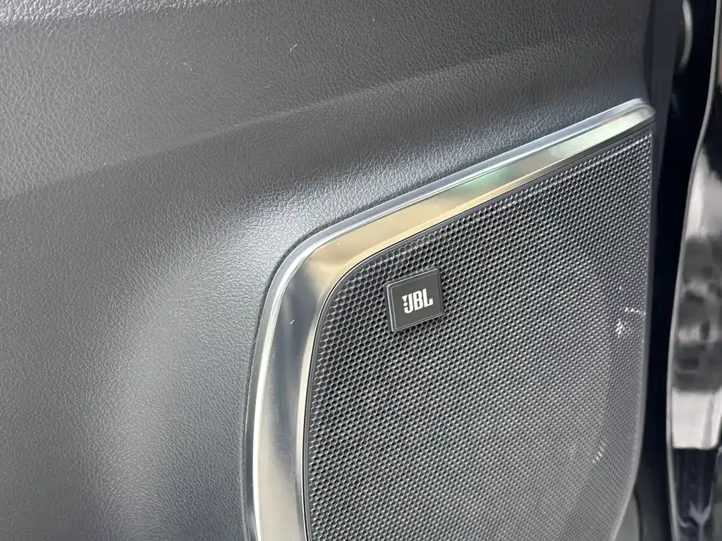 Toyota Alphard — фото 8