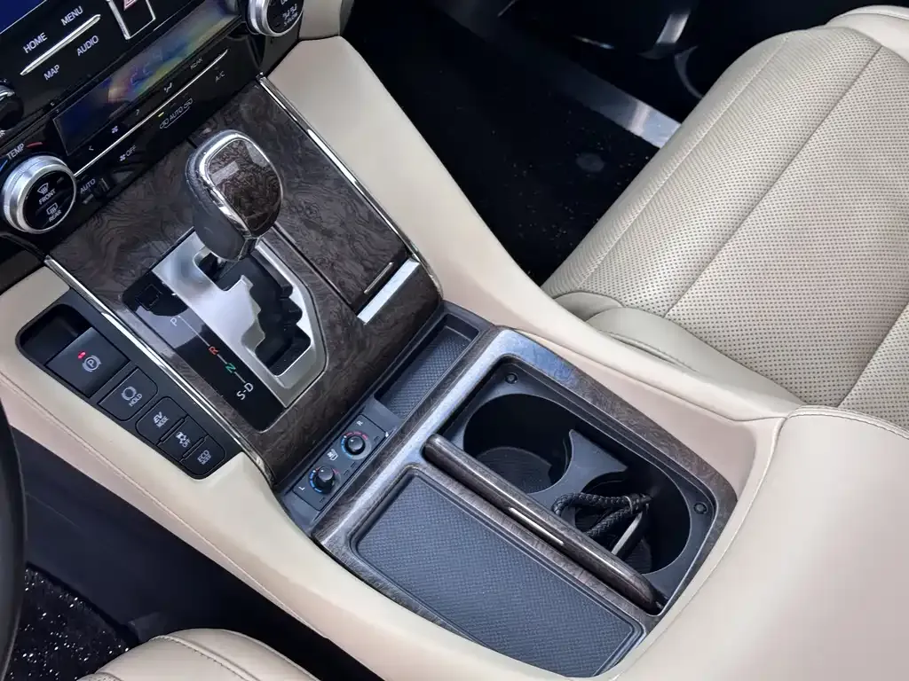 Toyota Alphard — фото 5