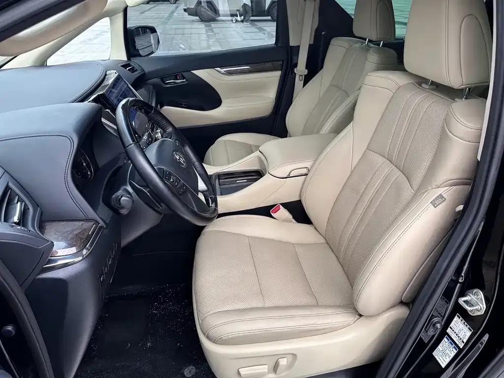 Toyota Alphard — фото 4