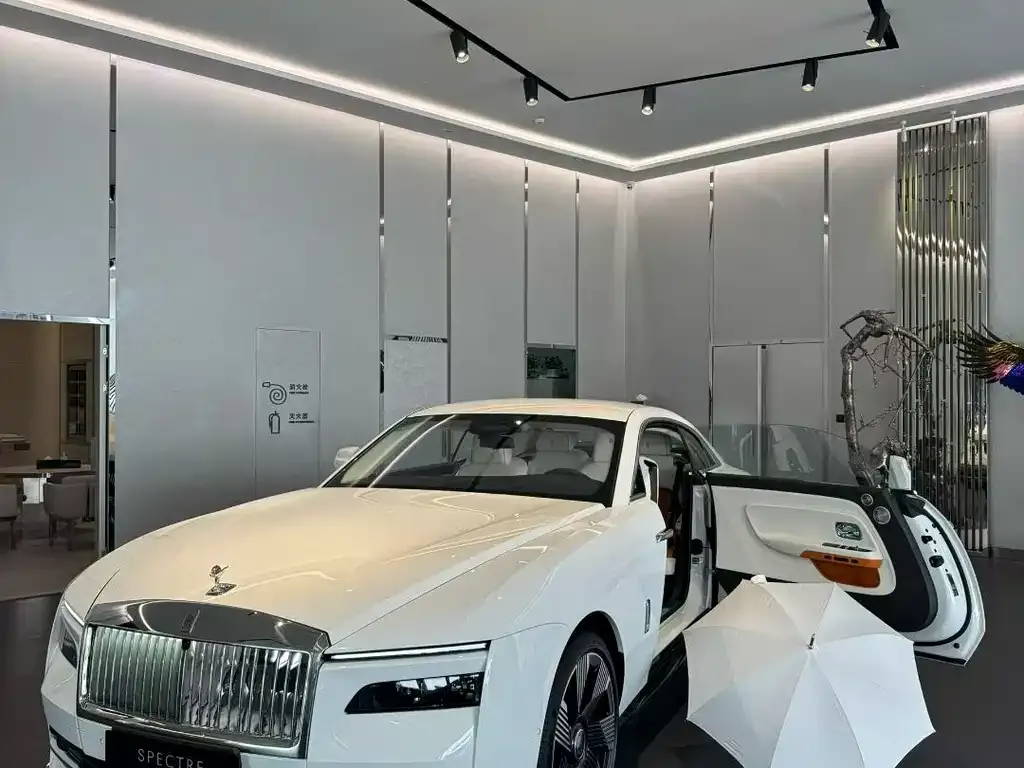 Rolls-Royce Phantom 2025 из CN, фото 8