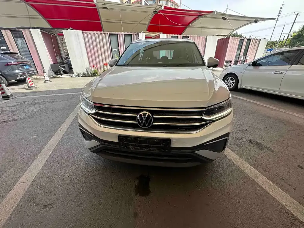 Volkswagen Tiguan L — фото 8