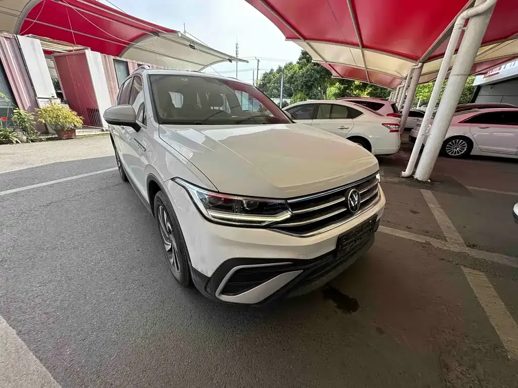 Volkswagen Tiguan L — фото 9