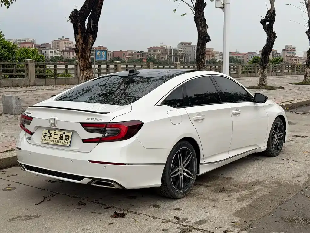 Honda Accord — фото 4