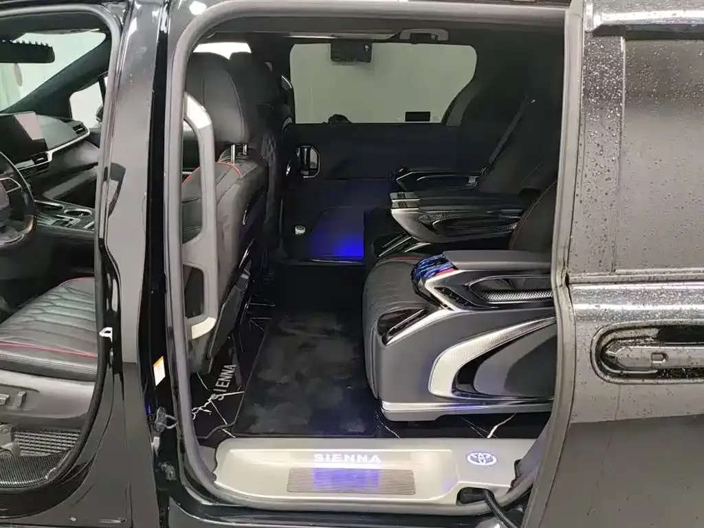 Toyota Sienna — фото 6