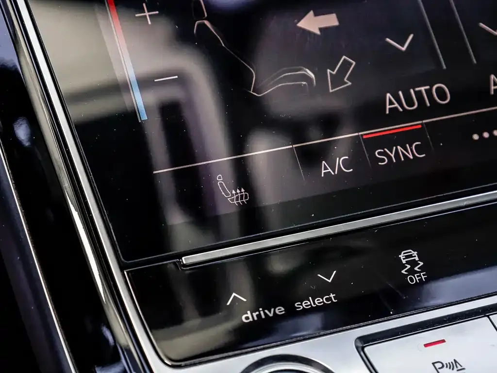 Audi A8 — фото 6