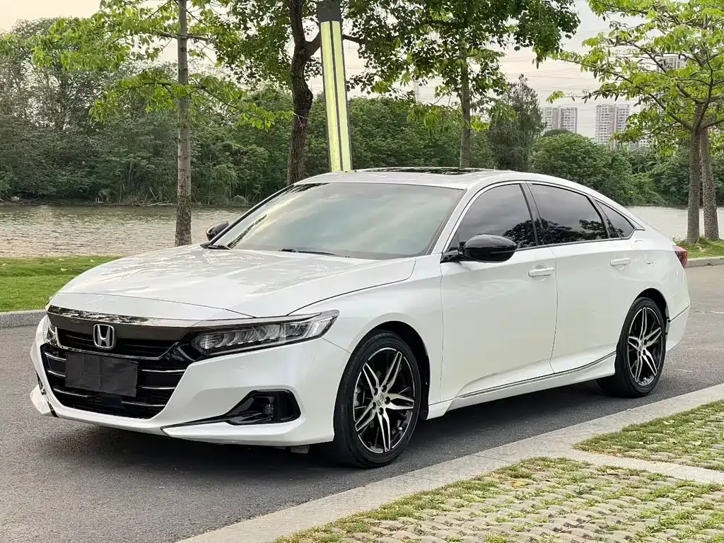 Honda Accord — фото 1