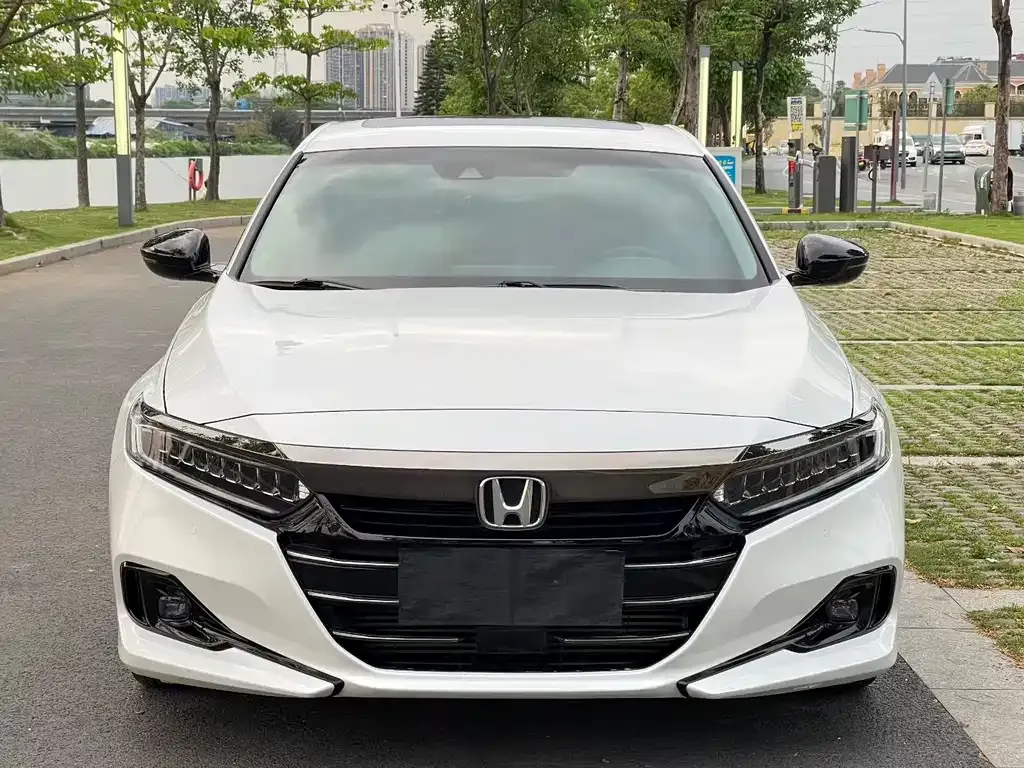 Honda Accord — фото 8