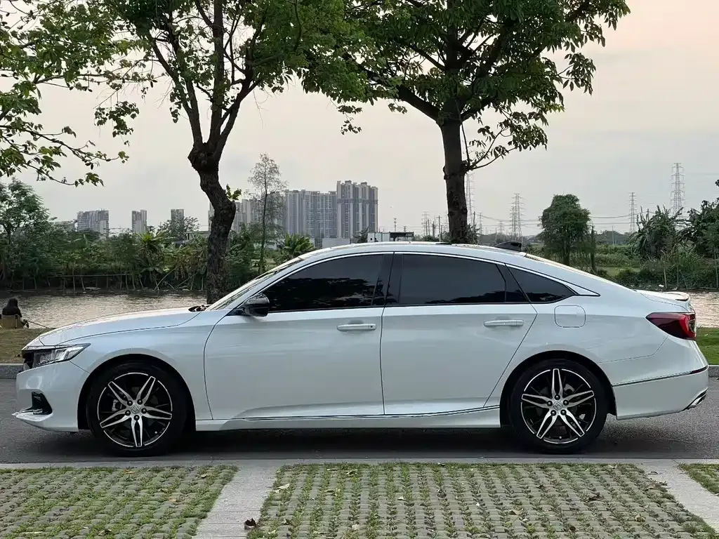Honda Accord — фото 3