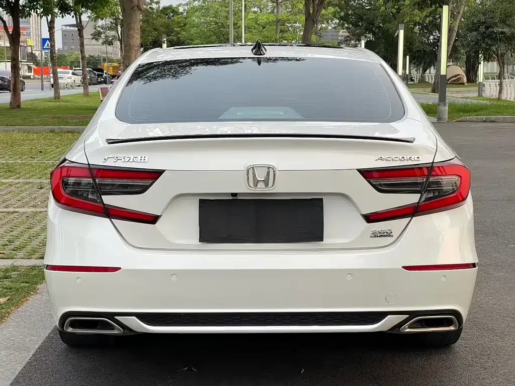 Honda Accord — фото 10