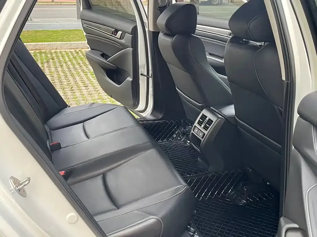 Honda Accord — фото 6