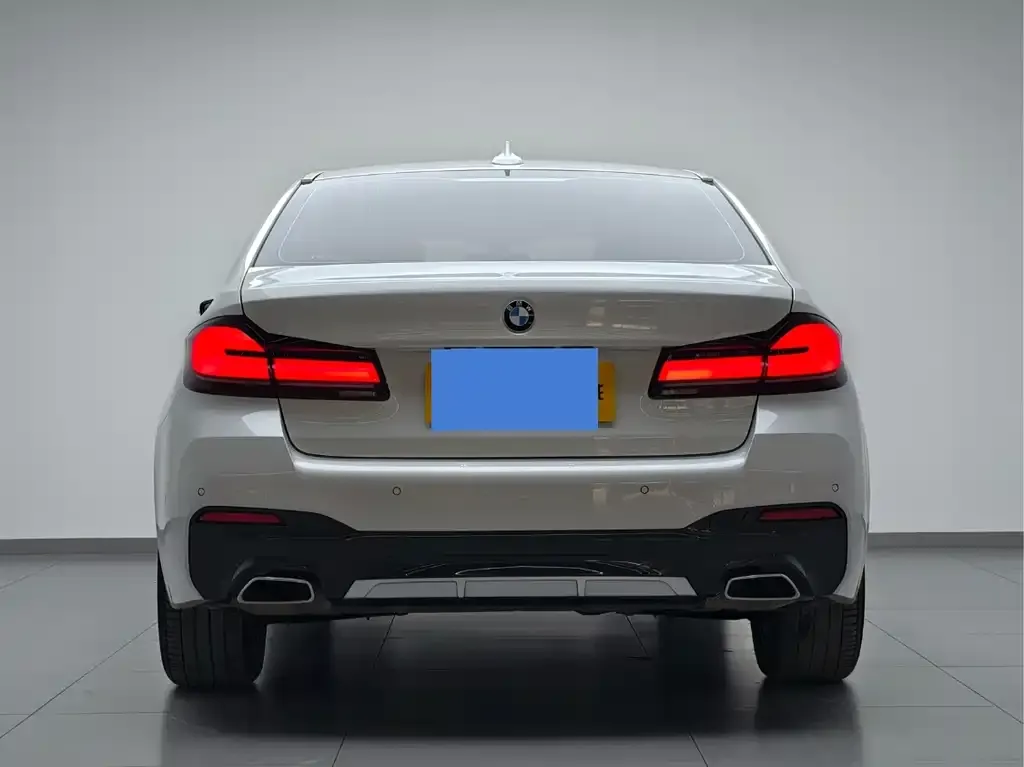 BMW 5 Series — фото 6